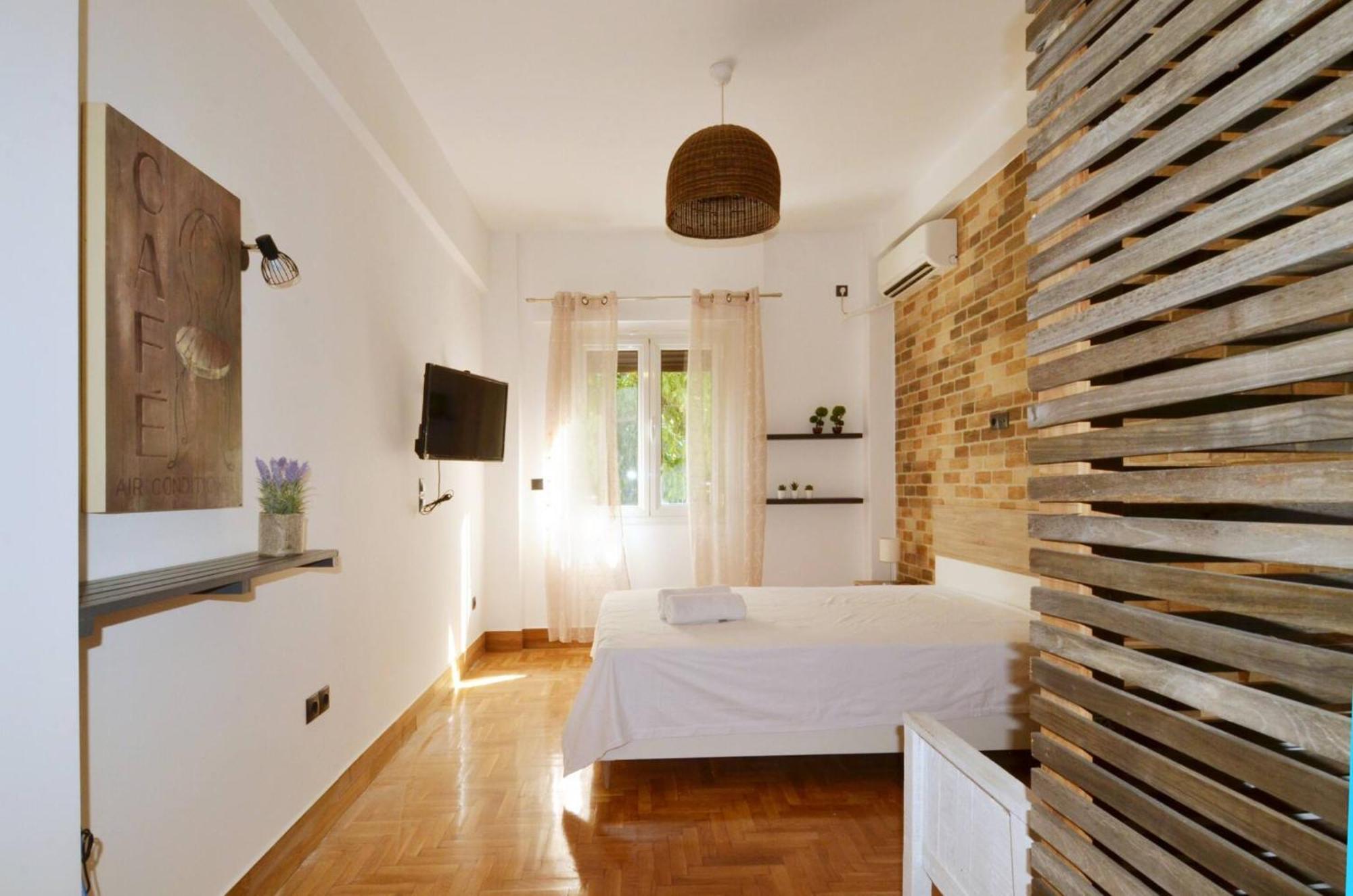 A Modern Rustic Cosy Apartment At The Foot Of Mount Lycabettus Афины Экстерьер фото